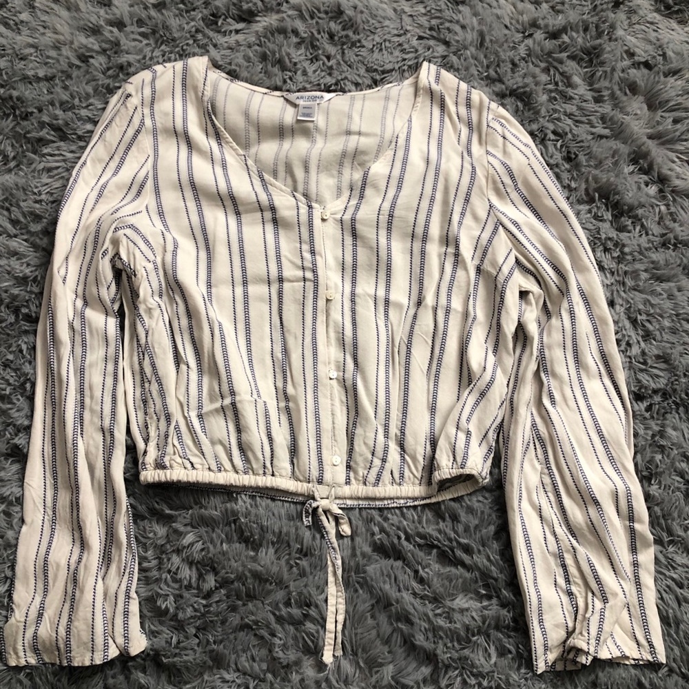 Long sleeve crop top.